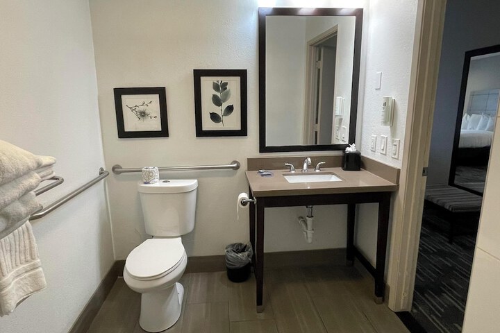 Room 19 of 32
