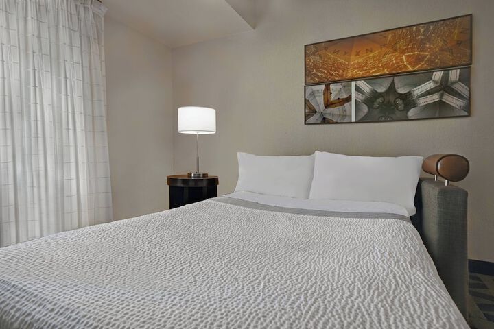 TownePlace Suites by Marriott Republic Airport Long Island