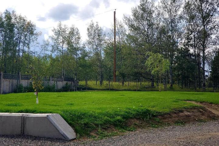 100 Mile Motel & RV Park