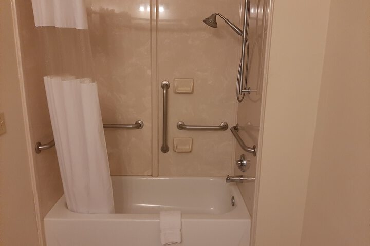 Room 13 of 32
