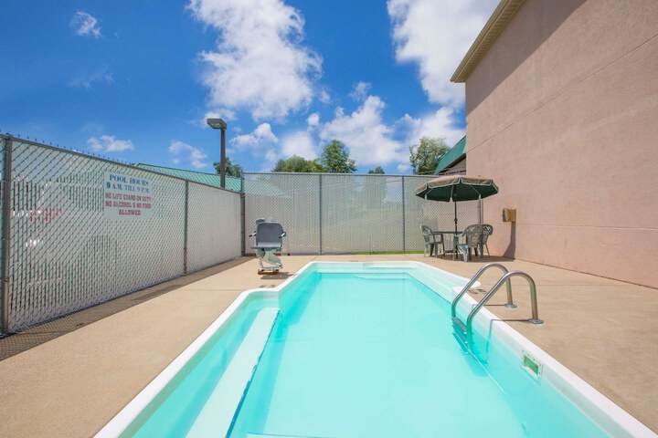 Pool 2 of 16