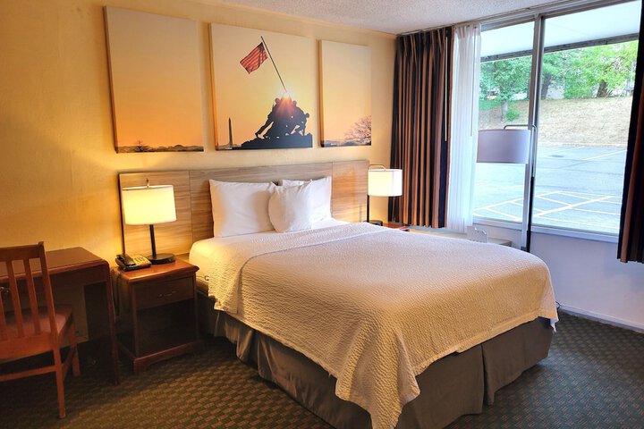 Room 14 of 18