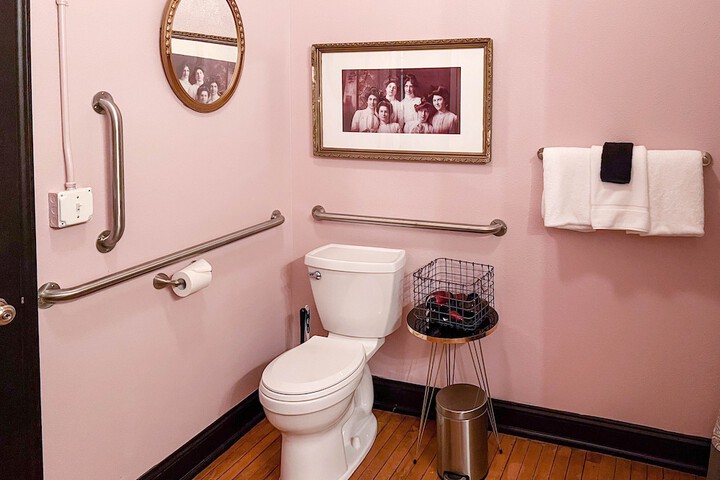 Room 73 of 120