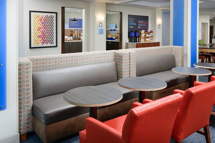 Holiday Inn Express Hotel & Suites Tullahoma by IHG