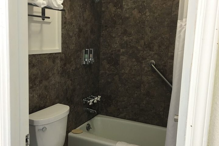 Room 21 of 32