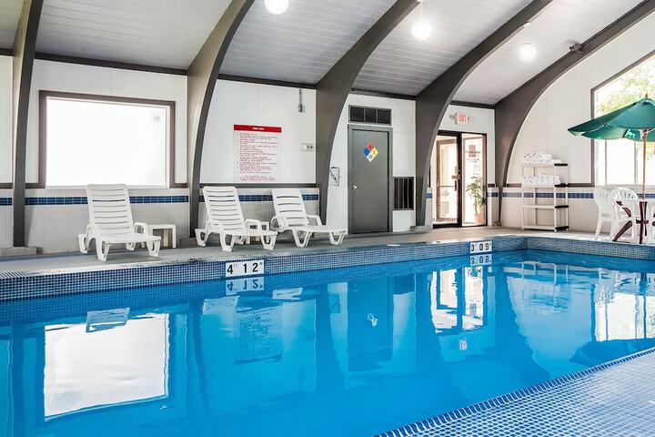 Quality Inn & Suites Des Moines - Merle Hay Road