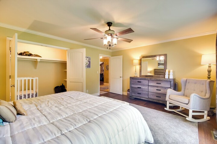 On-site Lake Access: Group Getaway in Afton