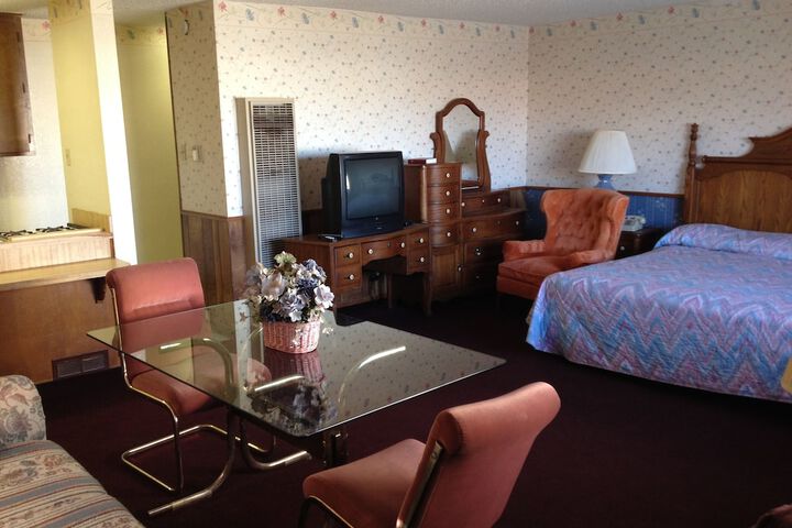Warrick Plaza Inn