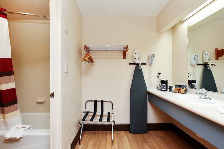 Room 13 of 20