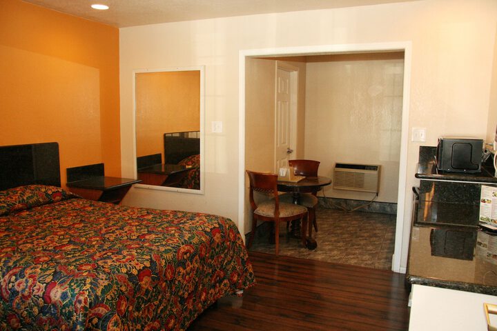 Room 13 of 19