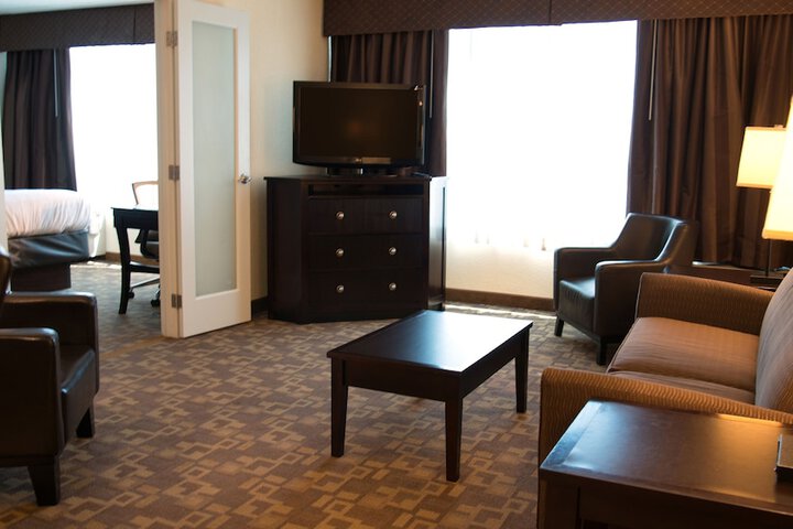 Holiday Inn Hotel & Suites Charleston West by IHG