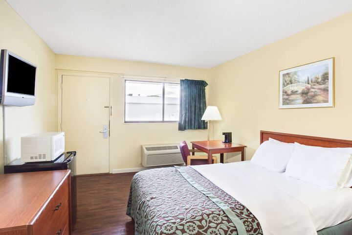 Room 6 of 13