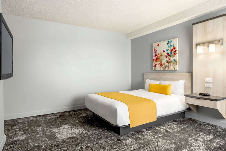 Room 11 of 35