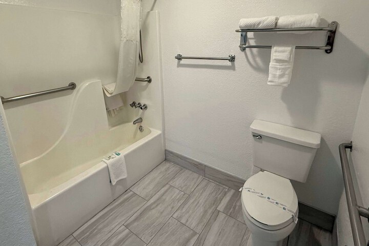 Days Inn by Wyndham Eglin AFB