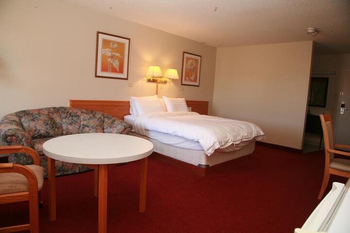 Room 10 of 28