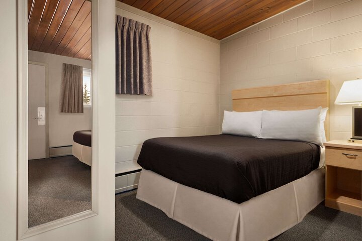 Room 12 of 26