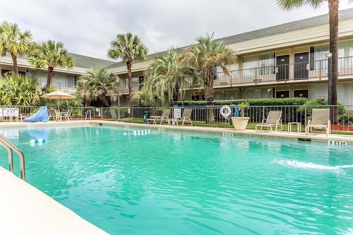 Pool 4 of 38