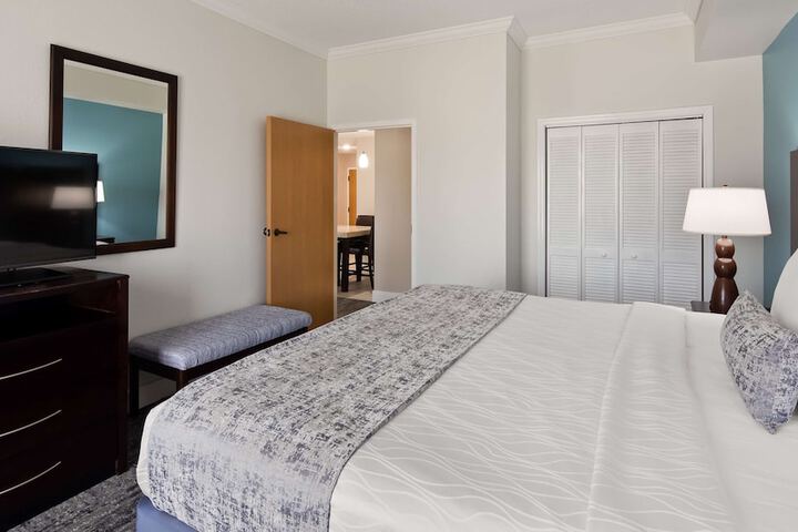 Room 16 of 28