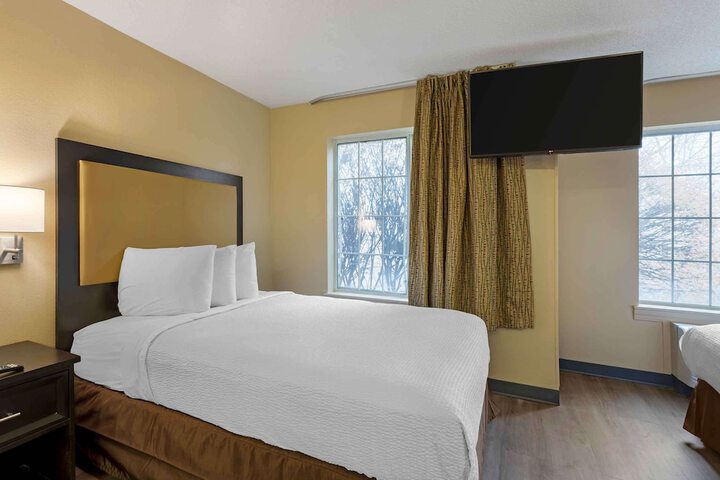 Extended Stay America Select Suites - St. Louis - Airport - Central