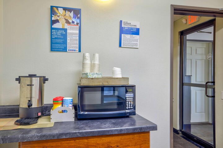 Motel 6 Percival IA