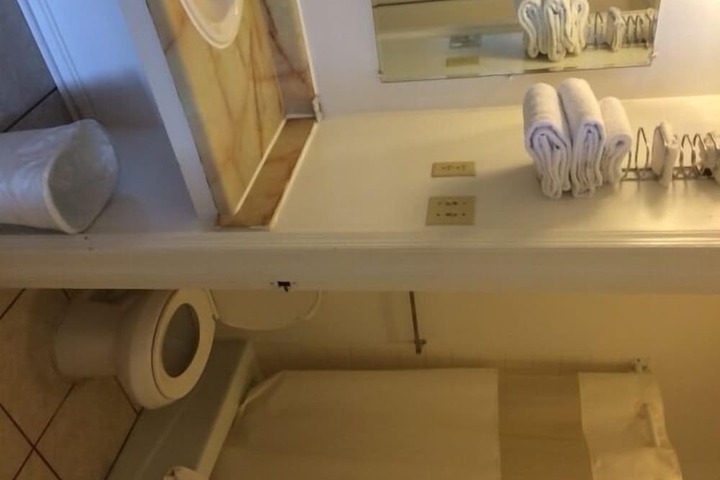 Room 17 of 19