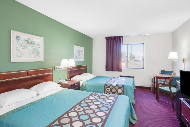 Room 10 of 12