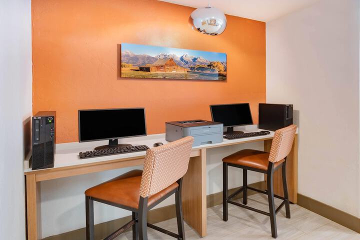 Microtel Inn & Suites by Wyndham Georgetown Lake