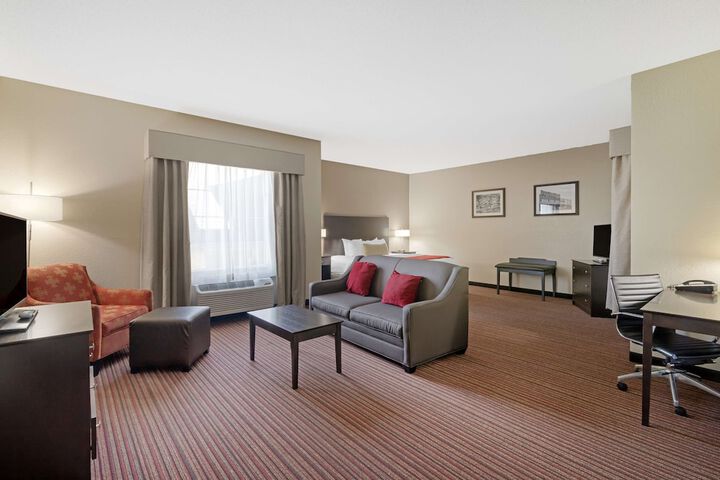Best Western Plus Bradbury Inn & Suites