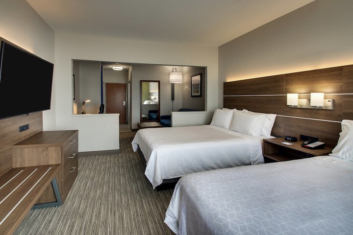 Holiday Inn Express & Suites Waukegan by IHG