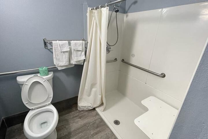 Room 8 of 22