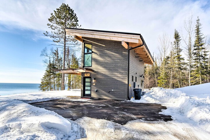 Office & Fire Pit: Waterfront Lake Superior Cabin!