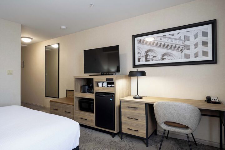 Room 30 of 68