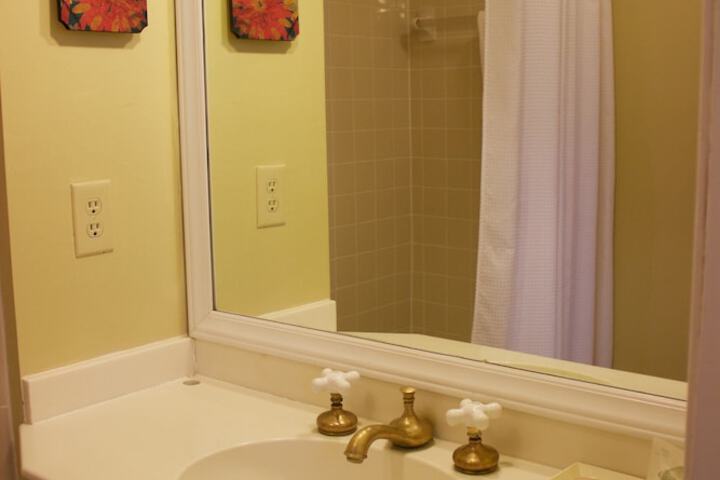Room 12 of 37