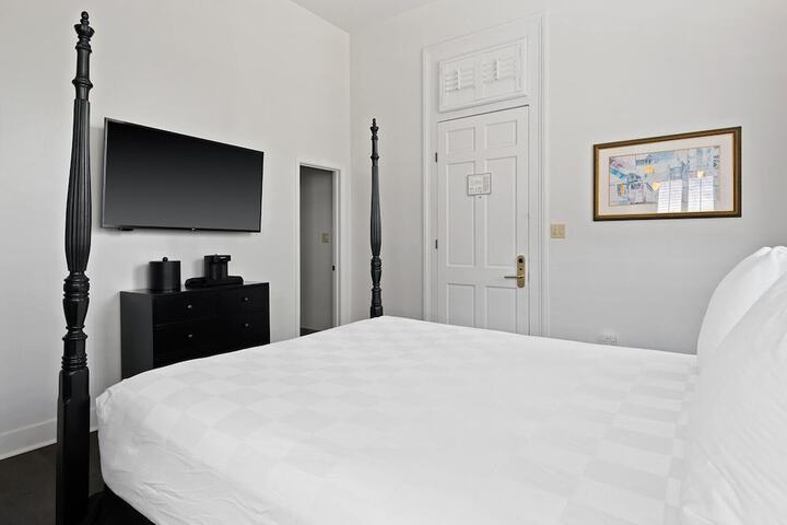 Room 26 of 38