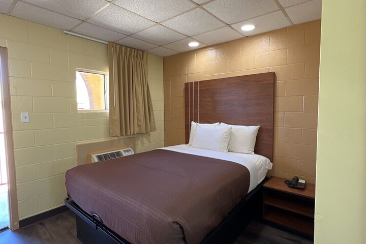 Room 5 of 19