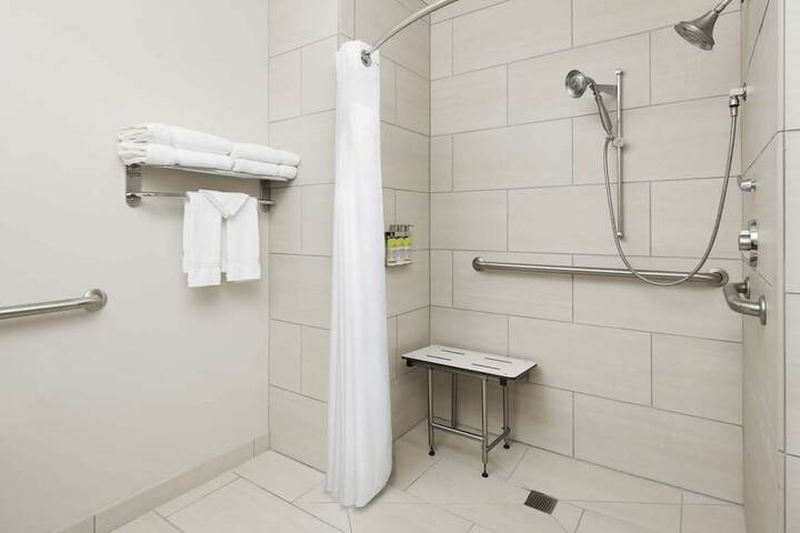 Holiday Inn Express & Suites Valdosta West - Mall Area by IHG