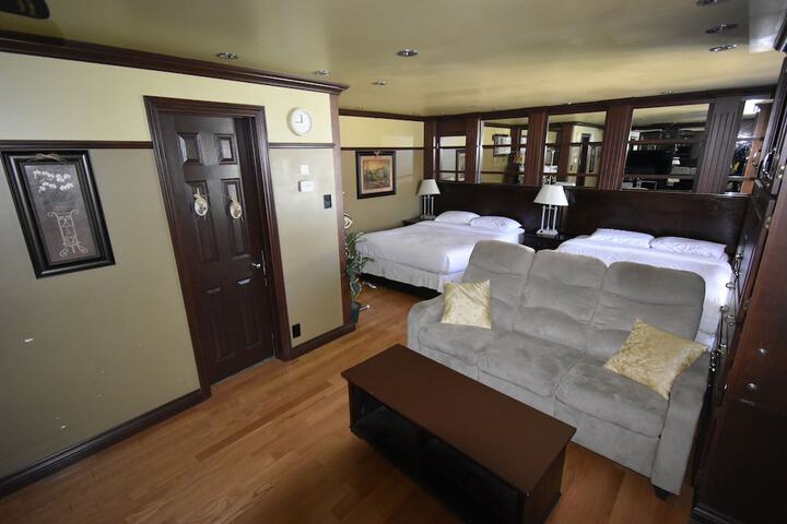 Room 26 of 33