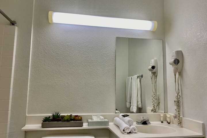 Room 12 of 17