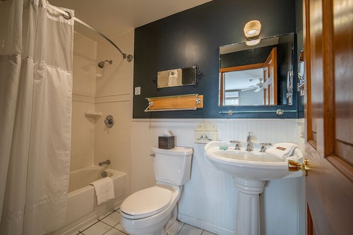 Room 20 of 146
