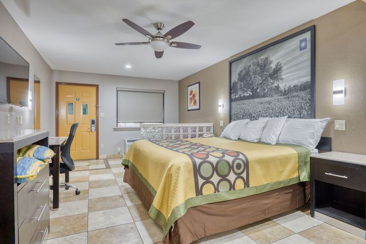 Room 6 of 13