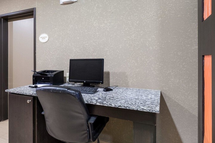 Business Center 34 of 34