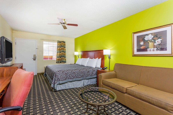 Room 17 of 28