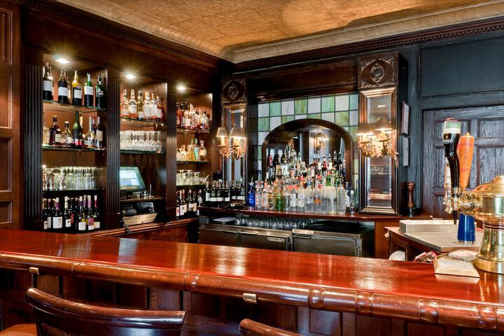 Lounge 131 of 139