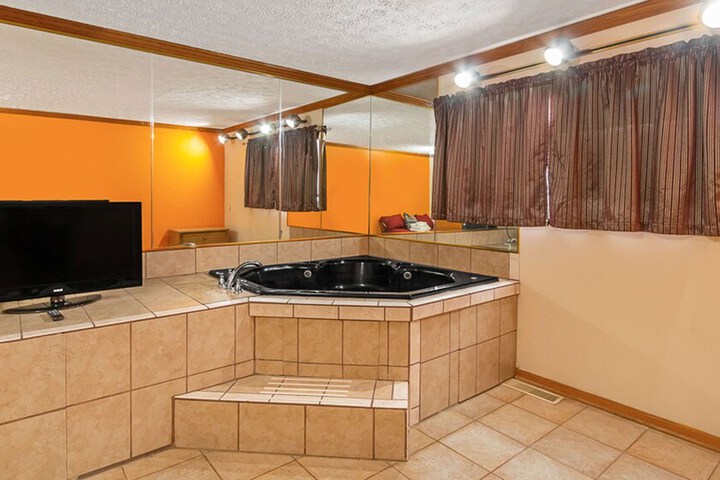 Hot Tub 35 of 35