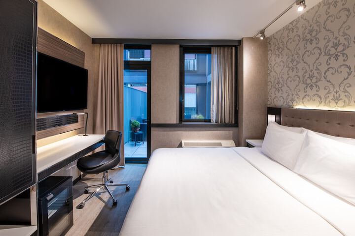 Room 27 of 52