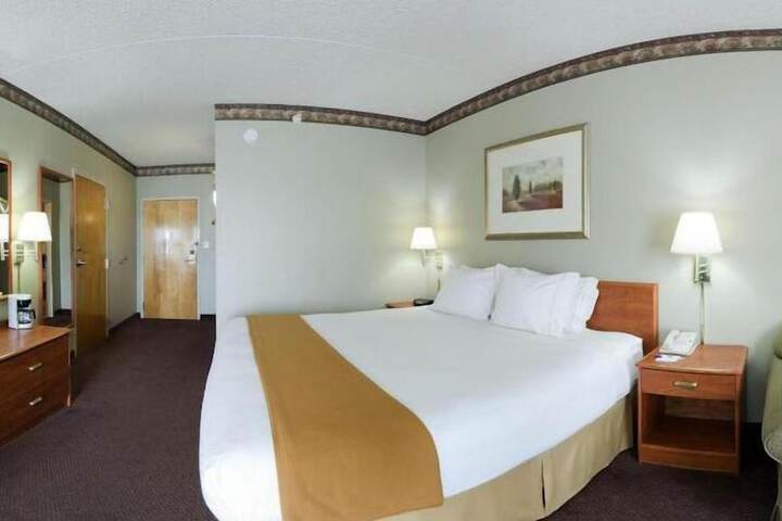 Holiday Inn Express Hotel & Suites Colby by IHG
