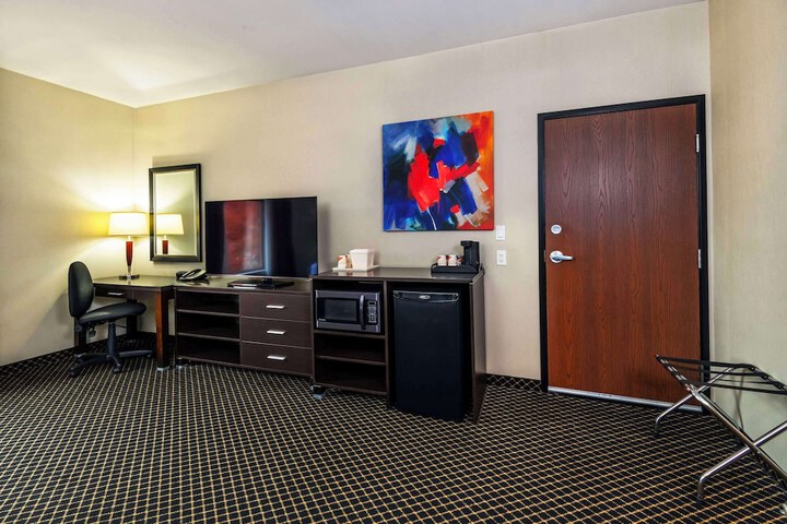 Room 35 of 53