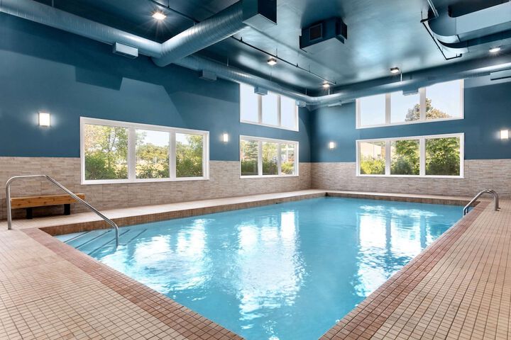 Super 8 by Wyndham Ajax / Toronto On