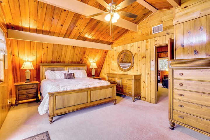 Lakefront Home w / Game Room Kayaks, & Fire Pit