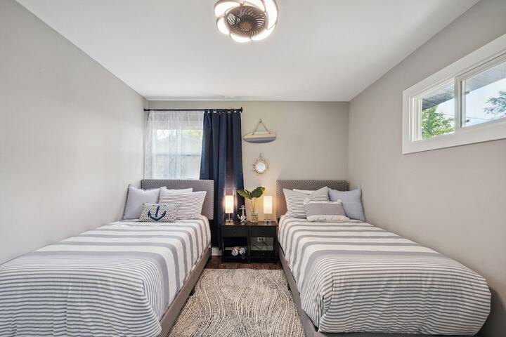 Charming Contemporary Family Home 3 Bedroom Home by RedAwning